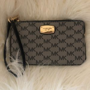 NWOT Michael Kors Wristlet❣️